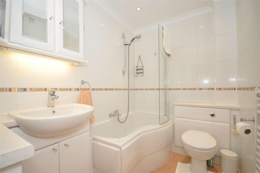 Thames View Apartments Staines-upon-Thames Ngoại thất bức ảnh