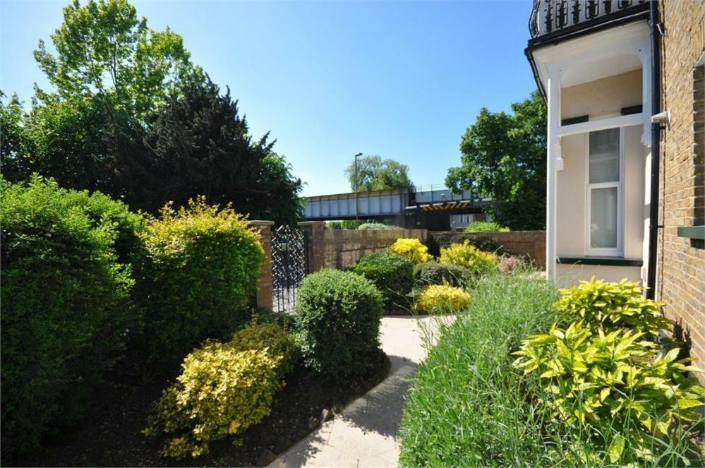 Thames View Apartments Staines-upon-Thames Ngoại thất bức ảnh